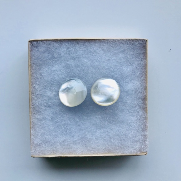 Vintage Pearlescent Clip-On Earrings - Picture 1 of 3